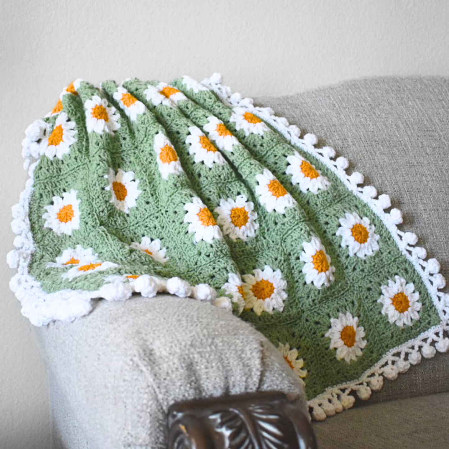 Daisy Flower Granny Square Crochet Blanket Pattern.