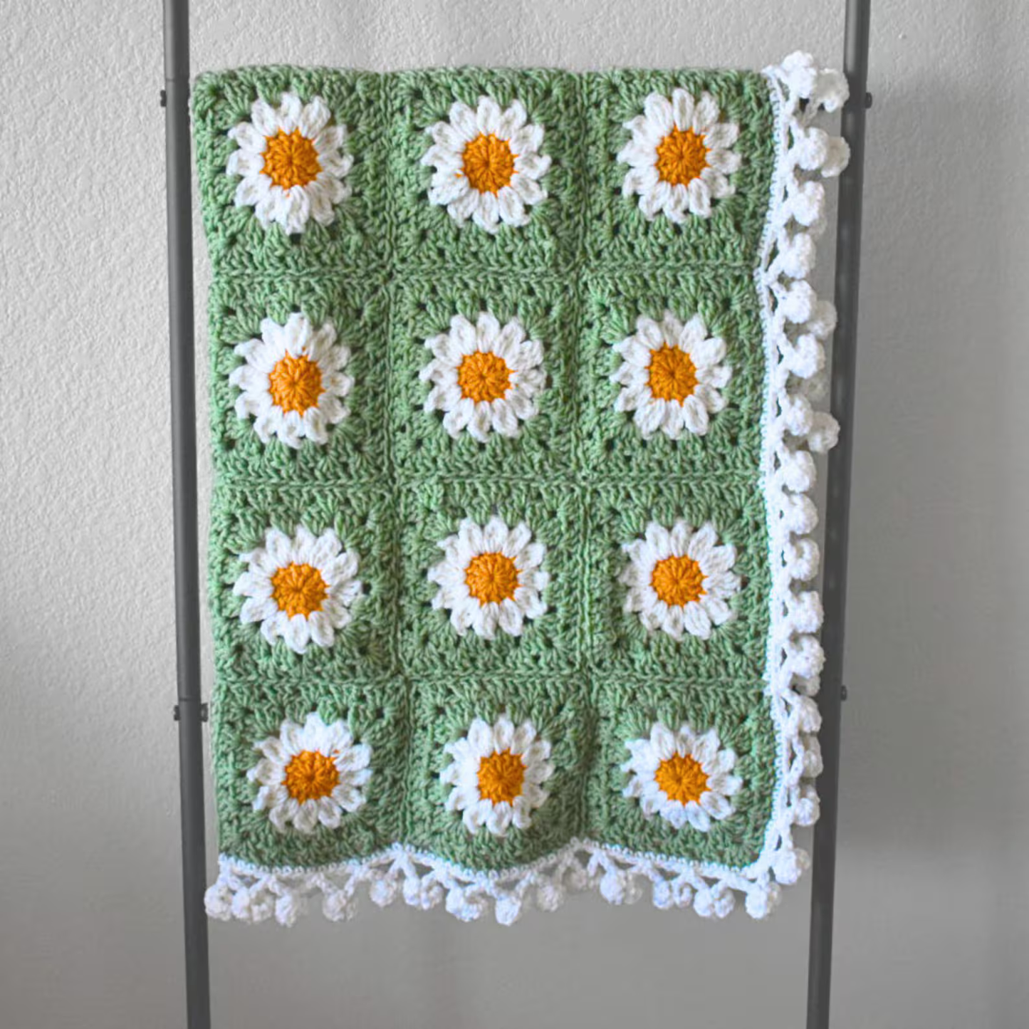 Daisy Flower Granny Square Crochet Blanket Pattern.