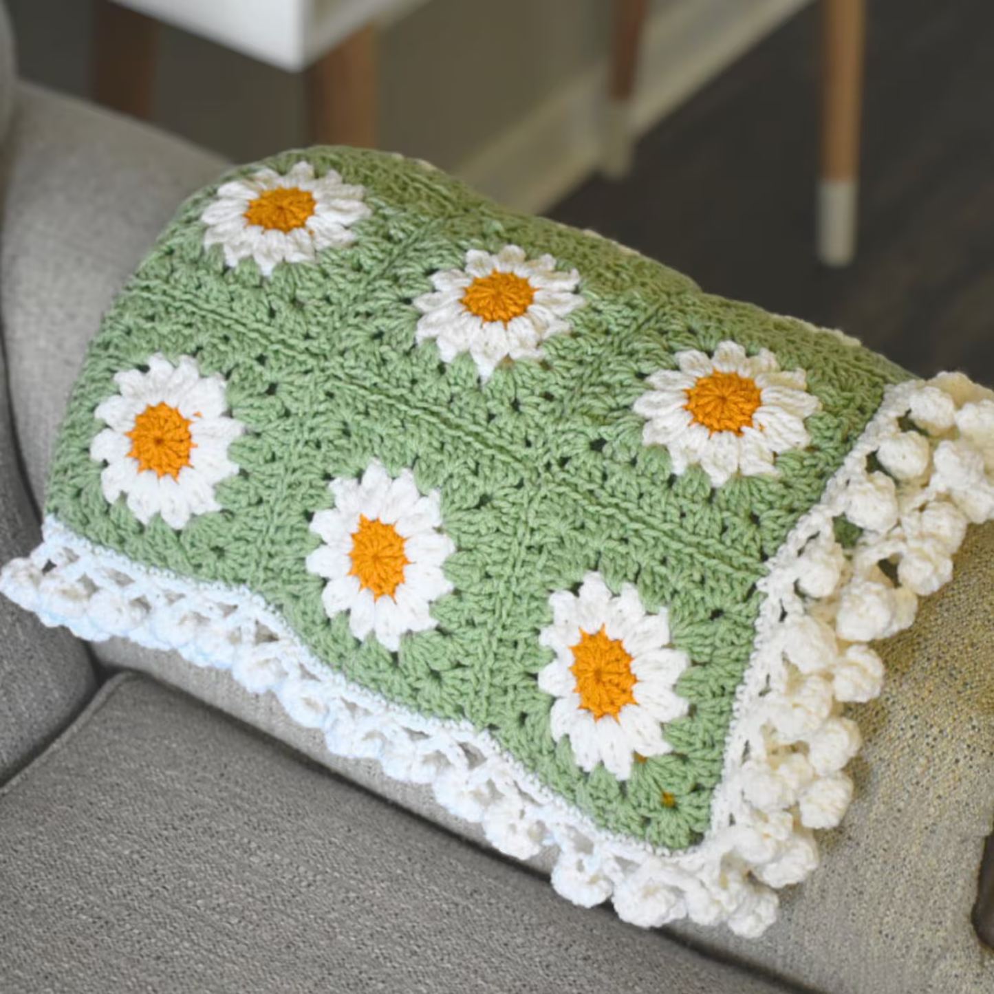 Daisy Flower Granny Square Crochet Blanket Pattern.