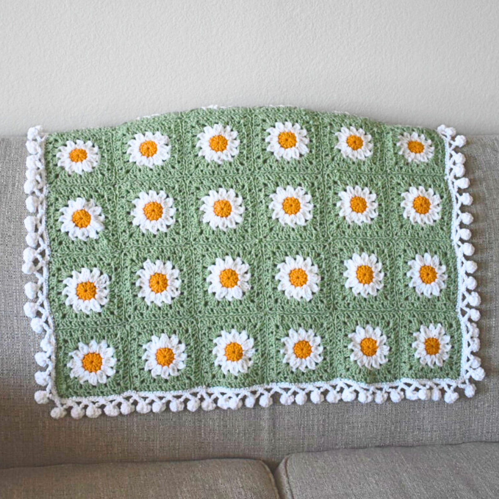 Daisy Flower Granny Square Crochet Blanket Pattern.
