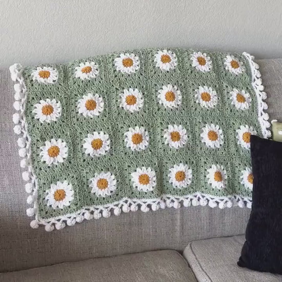 Daisy Flower Granny Square Crochet Blanket Pattern.